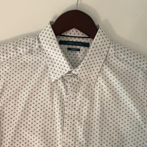 PERRY ELLIS stretch dress shirt with button-hiding strip! - Picture 5 of 7